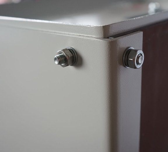 R6000-schrauben.jpg  